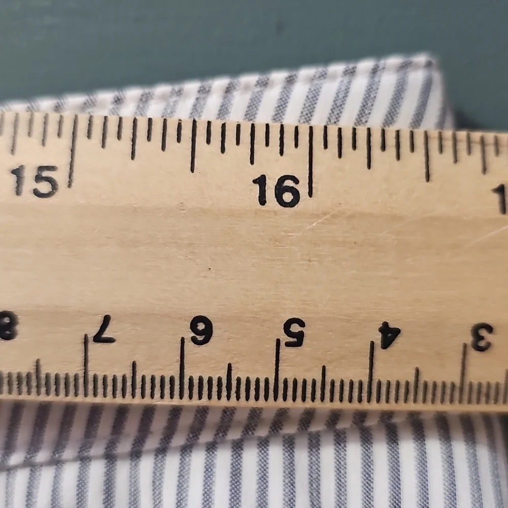 Golf Skort, Sear Sucker Stripes. Size 8. Dry‎ Fit. 4 Pockets.